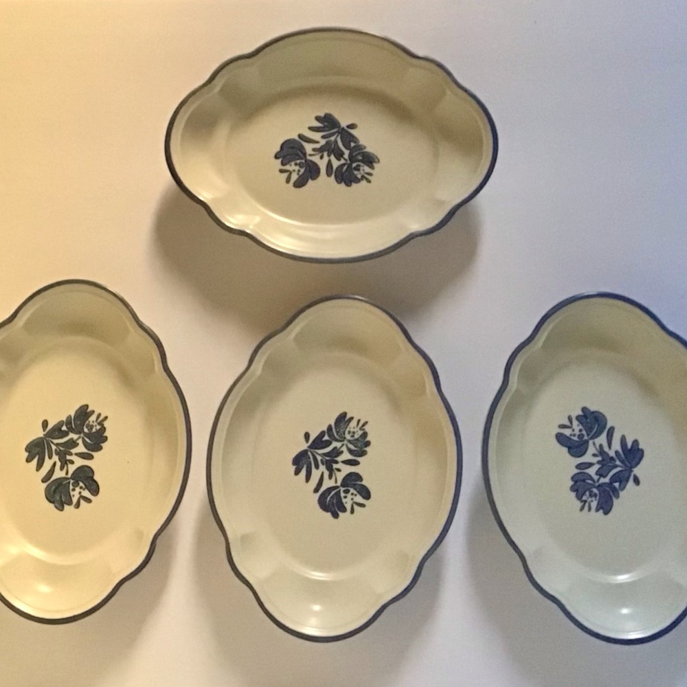 Set of 4 small vintage platters